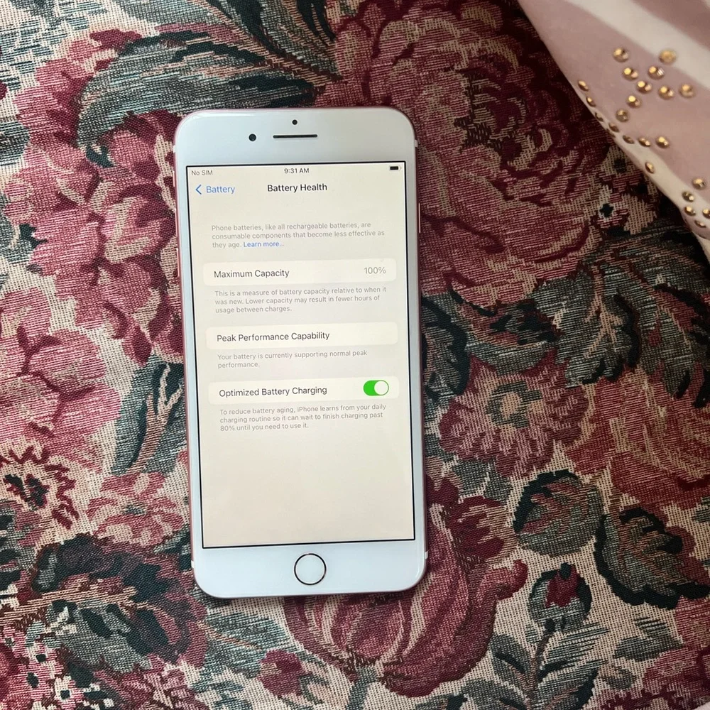 iPhone 7Plus 128GB Unlocked Rose Gold Great Condition +15 Colorful Logo Glowingt